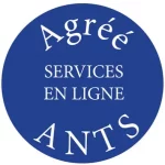 Logo rond bleu indiquant un agrément ANTS pour les services en ligne, utilisé par Amandine Donato, photographe à Josselin, pour les photos d’identité officielles.